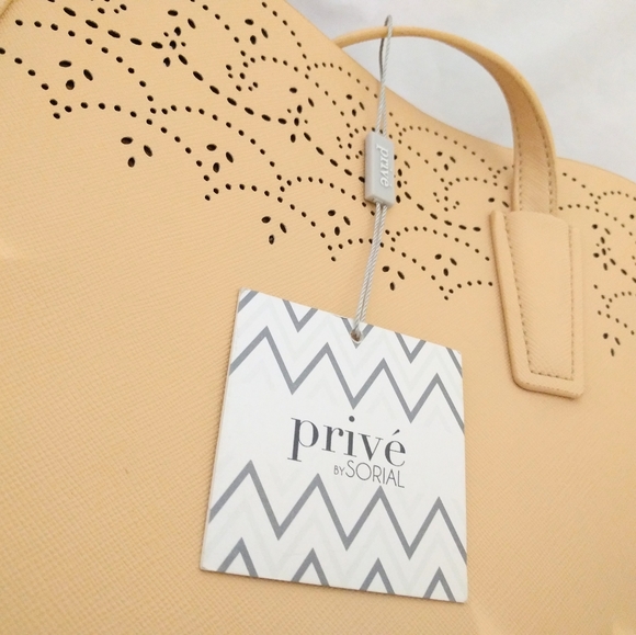 PRIVE by April tote - Picture 9 of 9